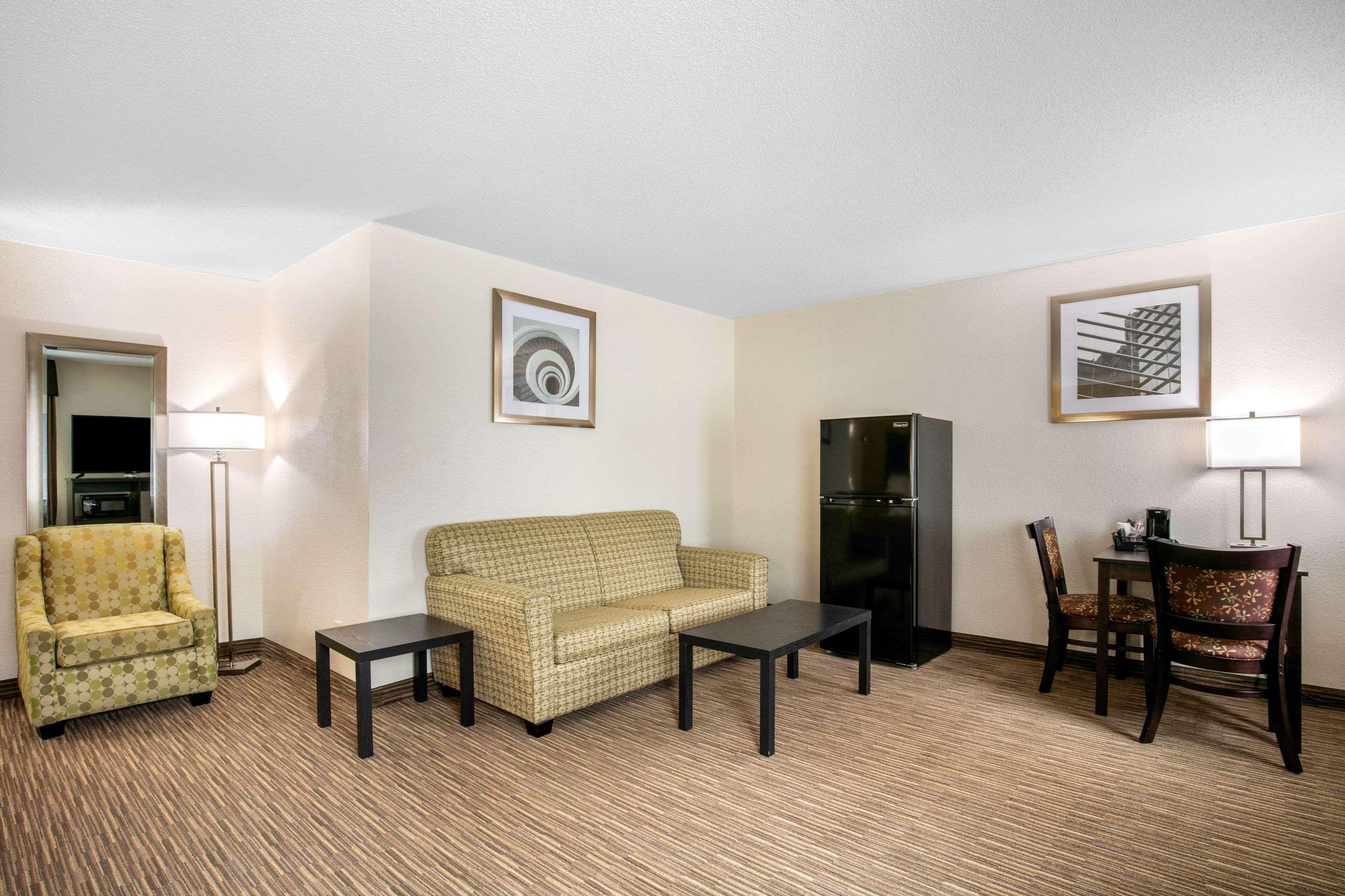 Motel 6-Metropolis, Il Ngoại thất bức ảnh