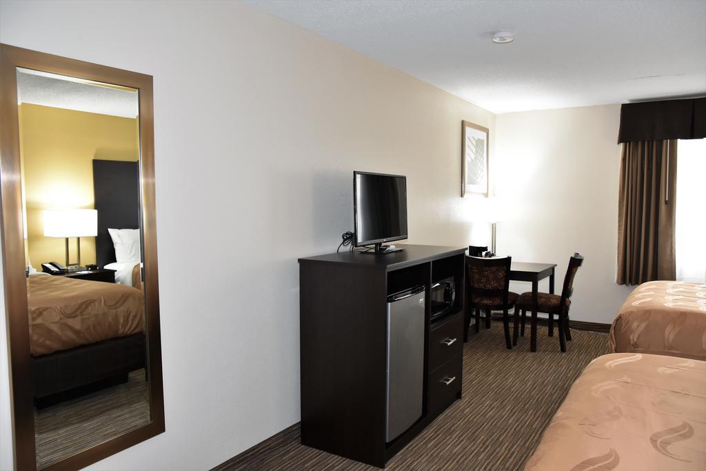 Motel 6-Metropolis, Il Ngoại thất bức ảnh