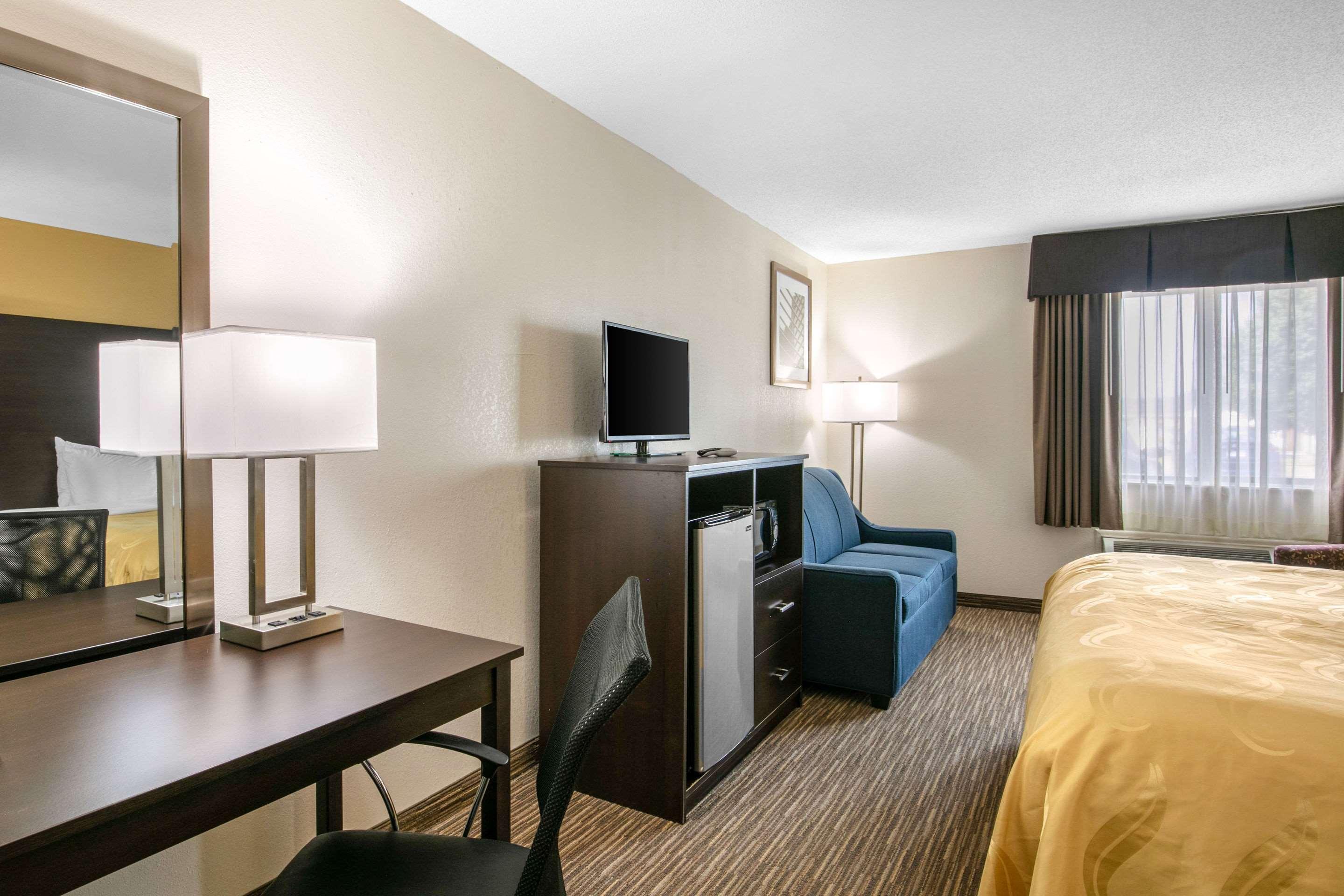 Motel 6-Metropolis, Il Ngoại thất bức ảnh