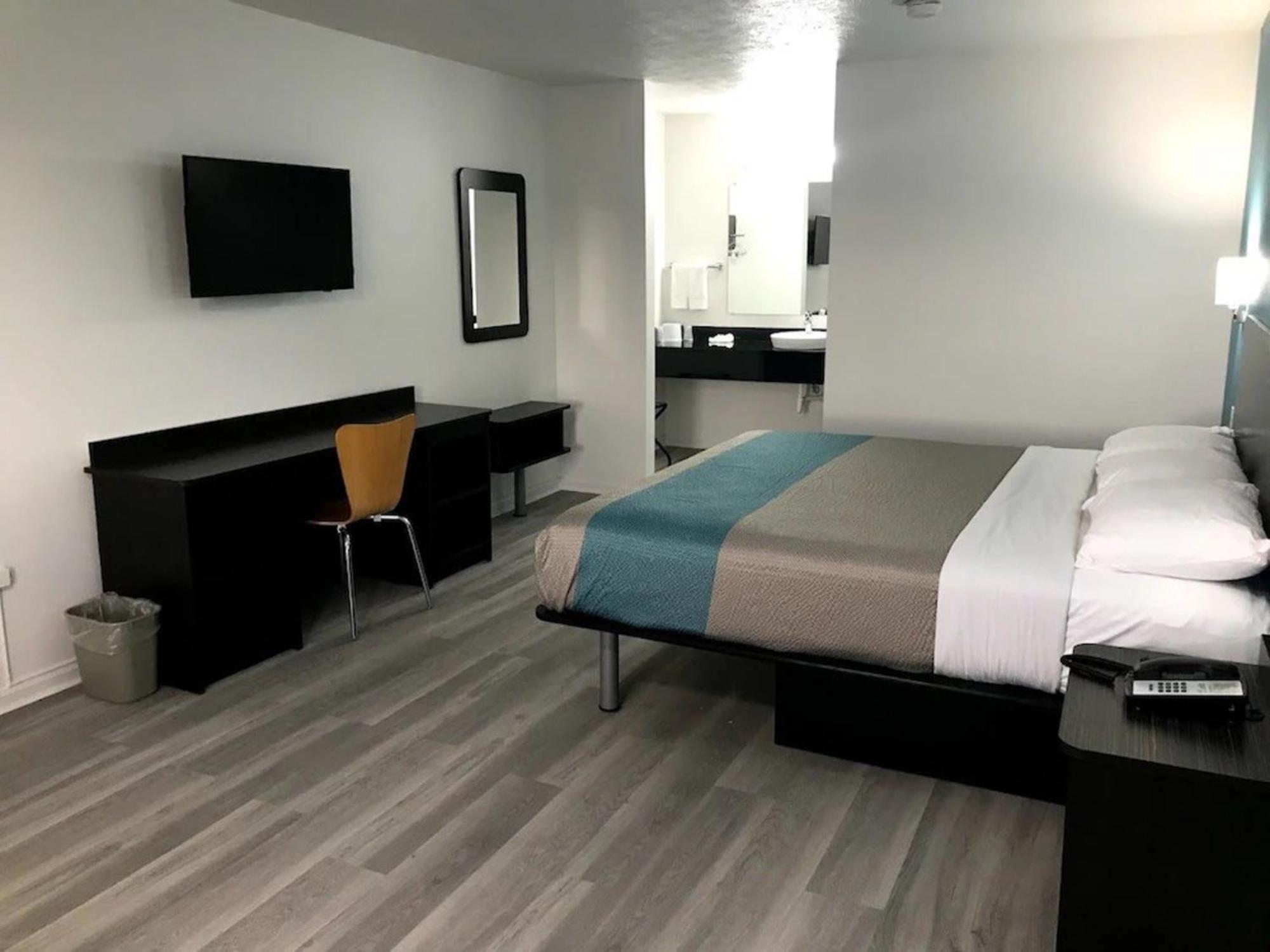 Motel 6-Metropolis, Il Ngoại thất bức ảnh