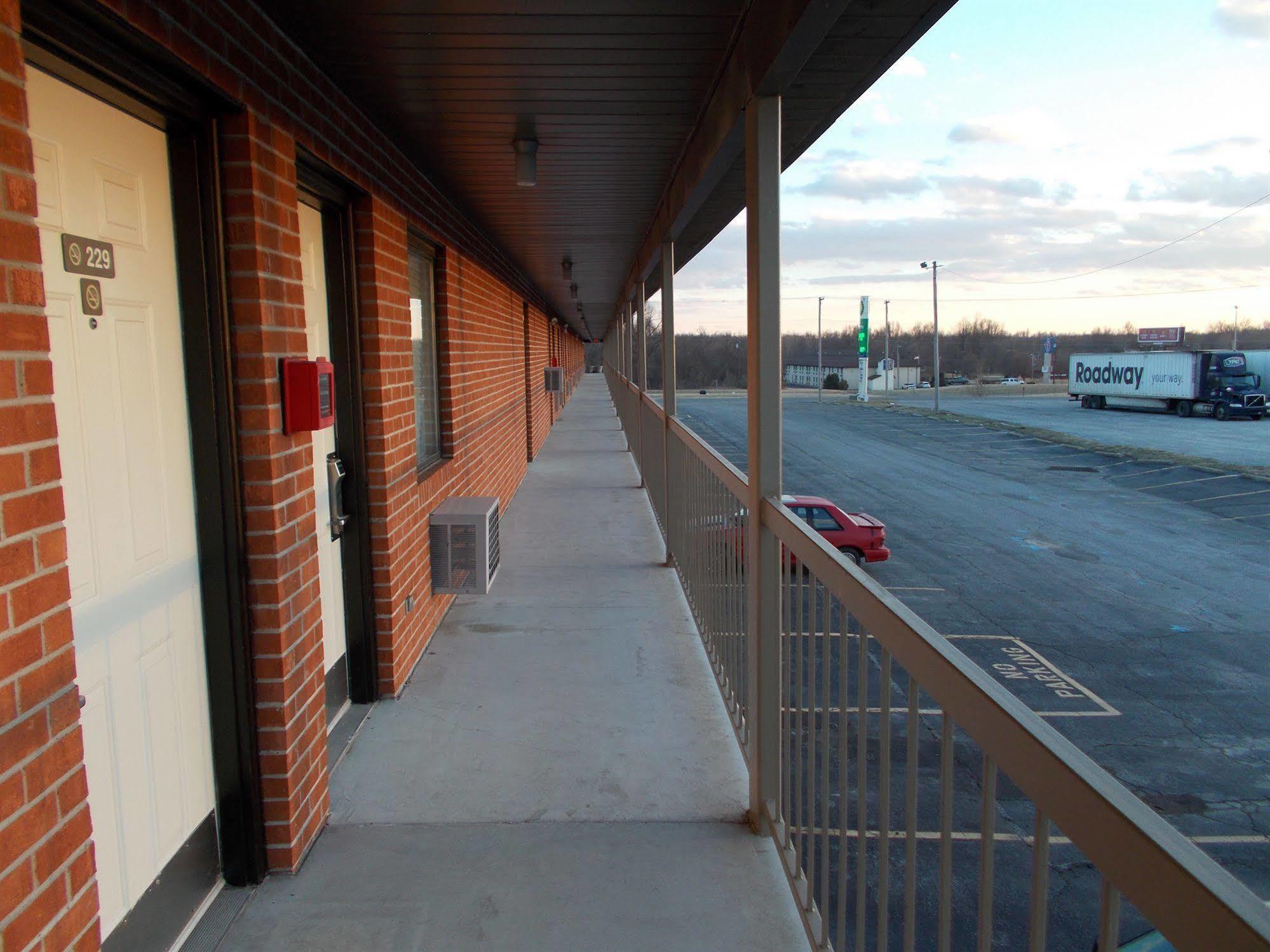 Motel 6-Metropolis, Il Ngoại thất bức ảnh