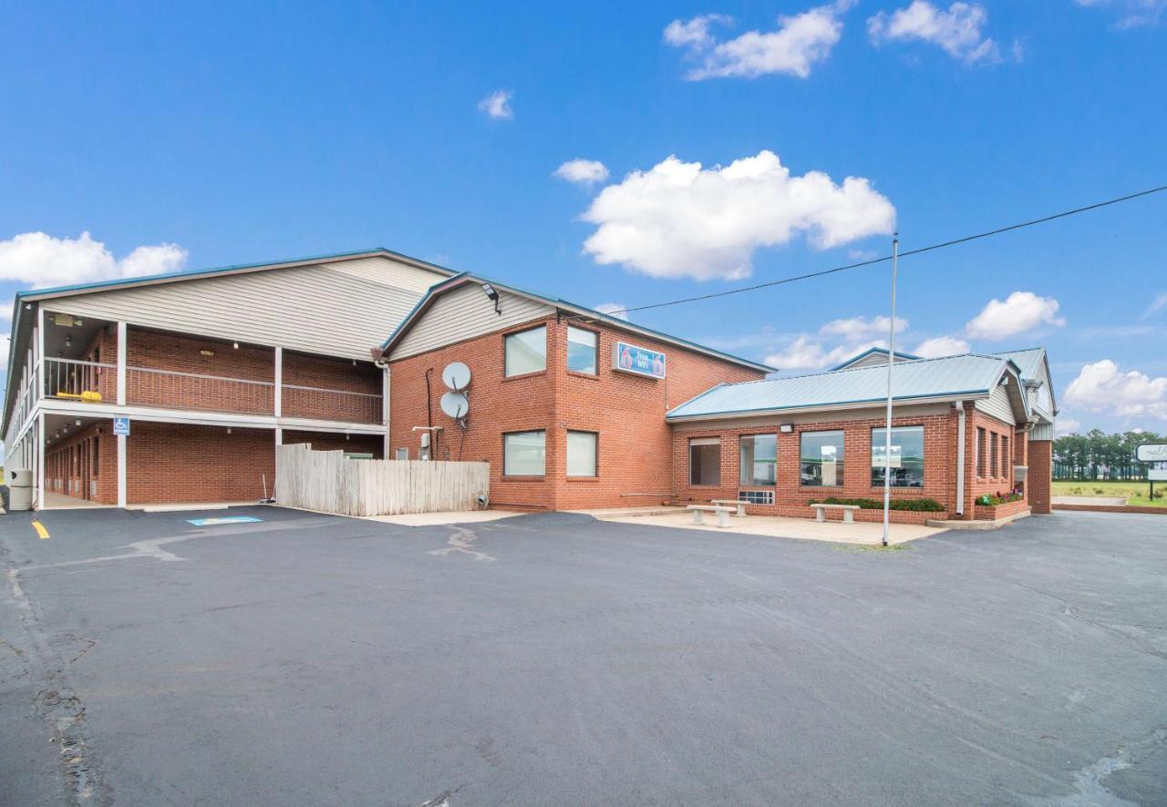 Motel 6-Metropolis, Il Ngoại thất bức ảnh