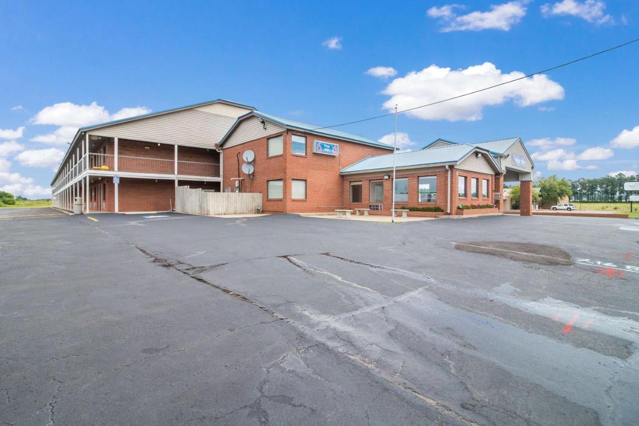 Motel 6-Metropolis, Il Ngoại thất bức ảnh