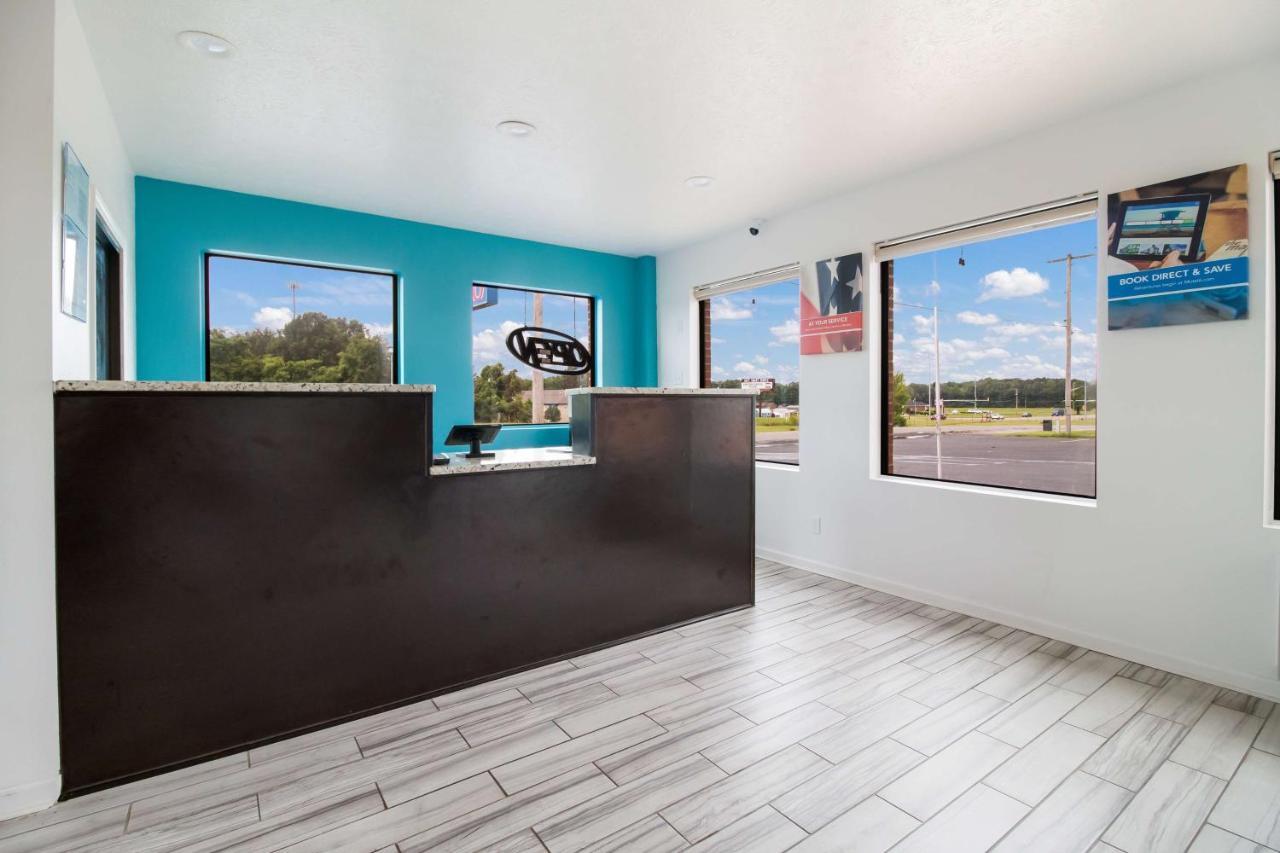 Motel 6-Metropolis, Il Ngoại thất bức ảnh
